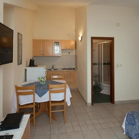 Apartments By The Sea Bilo, Primosten - 4191 *