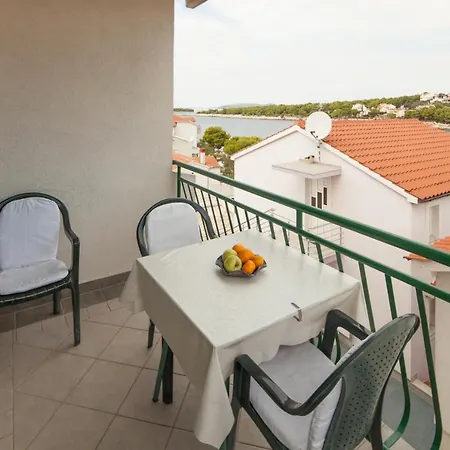 Apartment Apartments By The Sea Bilo, Primosten - 4191 *