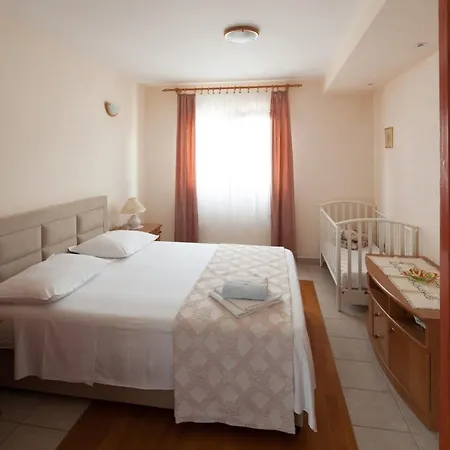 Apartments By The Sea Bilo, Primosten - 4191 *