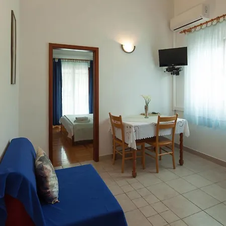 Apartment Apartments By The Sea Bilo, Primosten - 4191